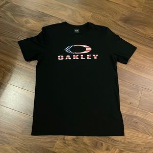 Black Oakley shirt size xl EUC